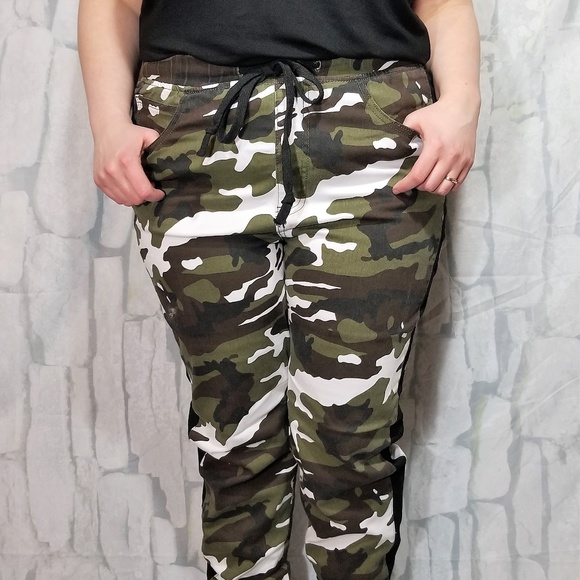Camo Joggers - Picture 6 of 7